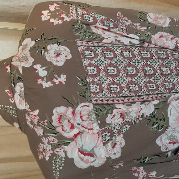 Lola P.  Size med Blouse button up draw string tie in back  cute - Picture 6 of 13